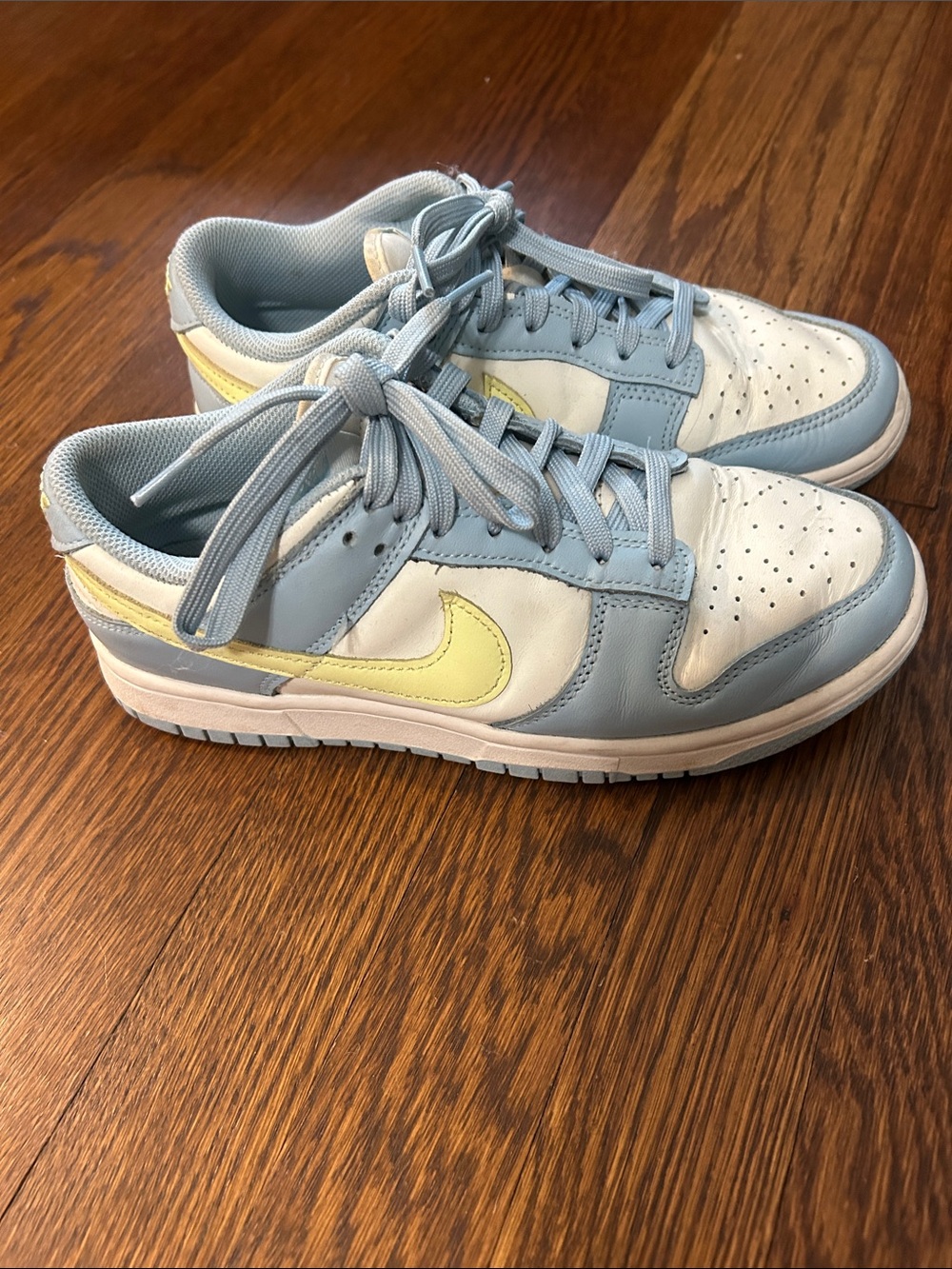 Nike Low-Top Sneakers in Sky Blue, White & Pale Yellow